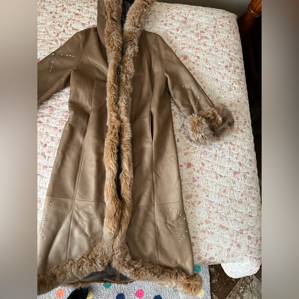 Shearling lambskin !!!!Cute !! Warm !!! This is long full length size 44